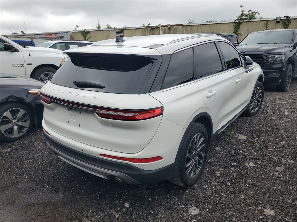 2022 Lincoln Corsair Standard photo 3