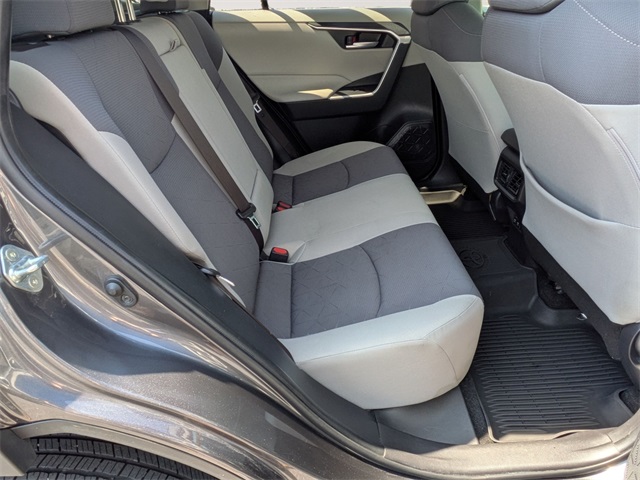 2020 Toyota RAV4 XLE photo 26