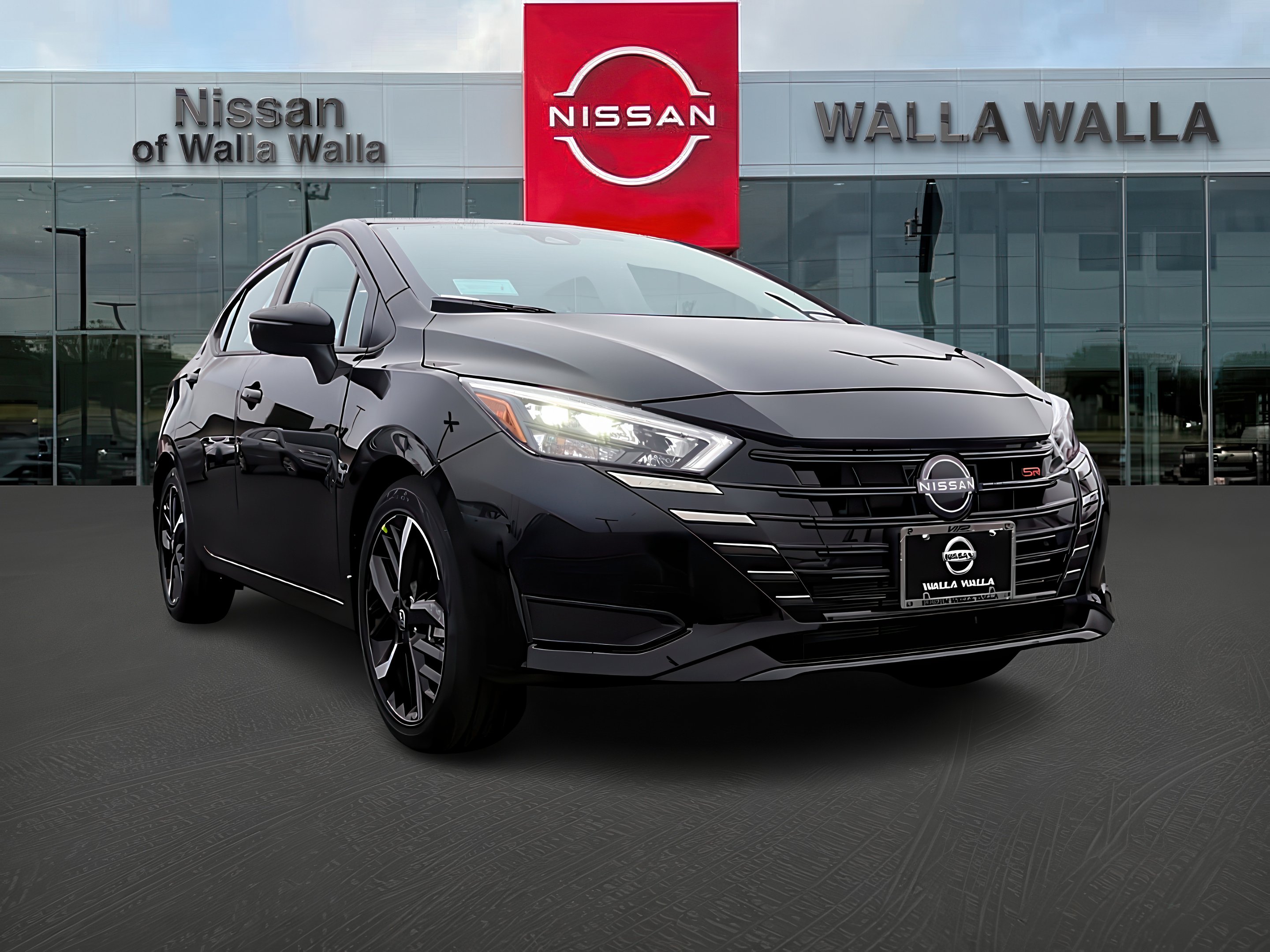 2025 Nissan Versa Sedan SR's photo