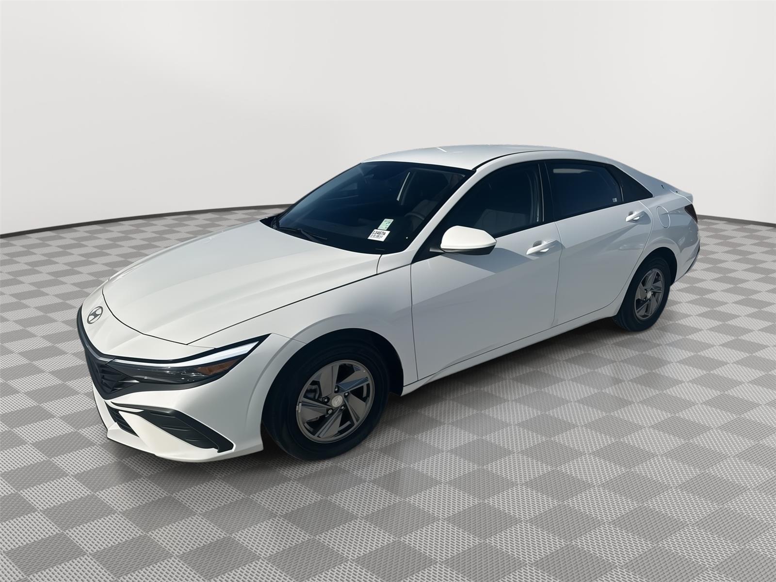 2025 Hyundai Elantra SE's photo