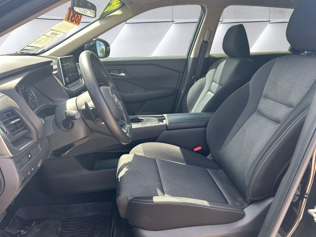 2024 Nissan Rogue SV photo 6