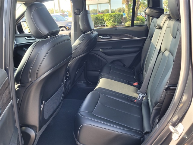 2025 Jeep Grand Cherokee Limited photo 7