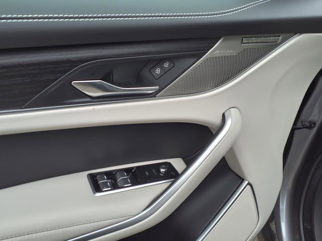 2025 Jaguar F-PACE P250 R-Dynamic S photo 14