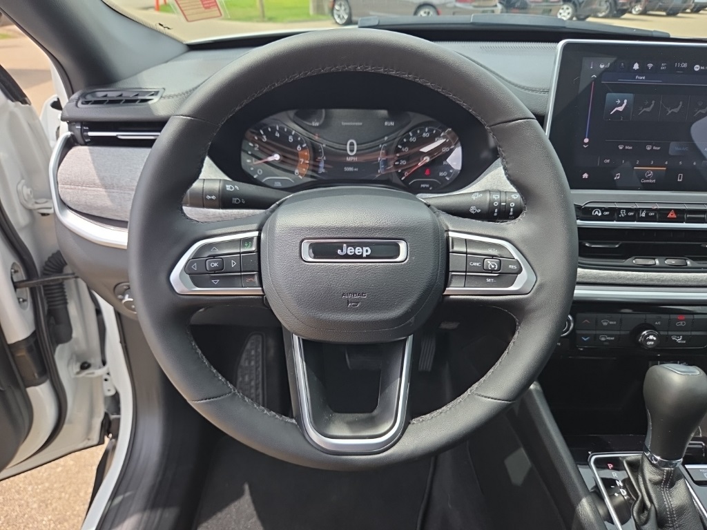 2024 Jeep Compass Latitude Lux photo 14
