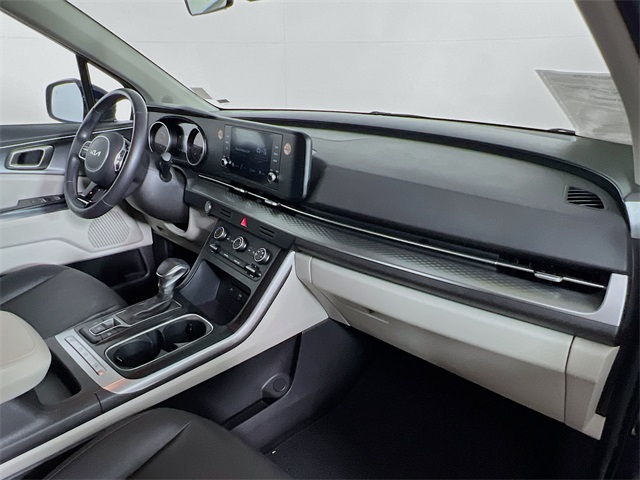 2024 Kia Carnival LX photo 33