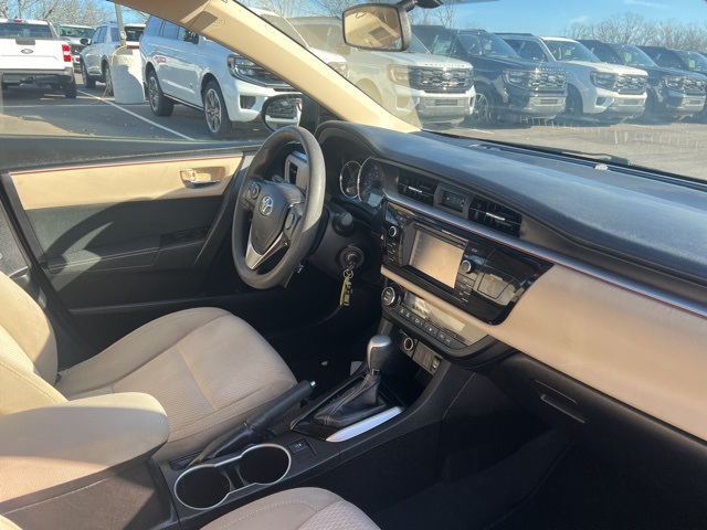 2015 Toyota Corolla LE Plus photo 4