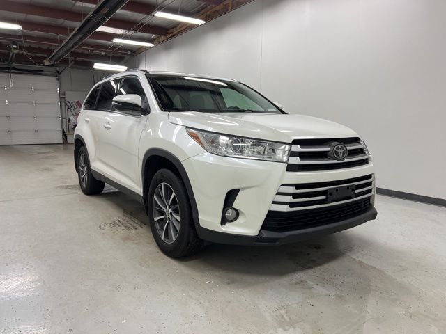 2019 Toyota Highlander XLE photo 3