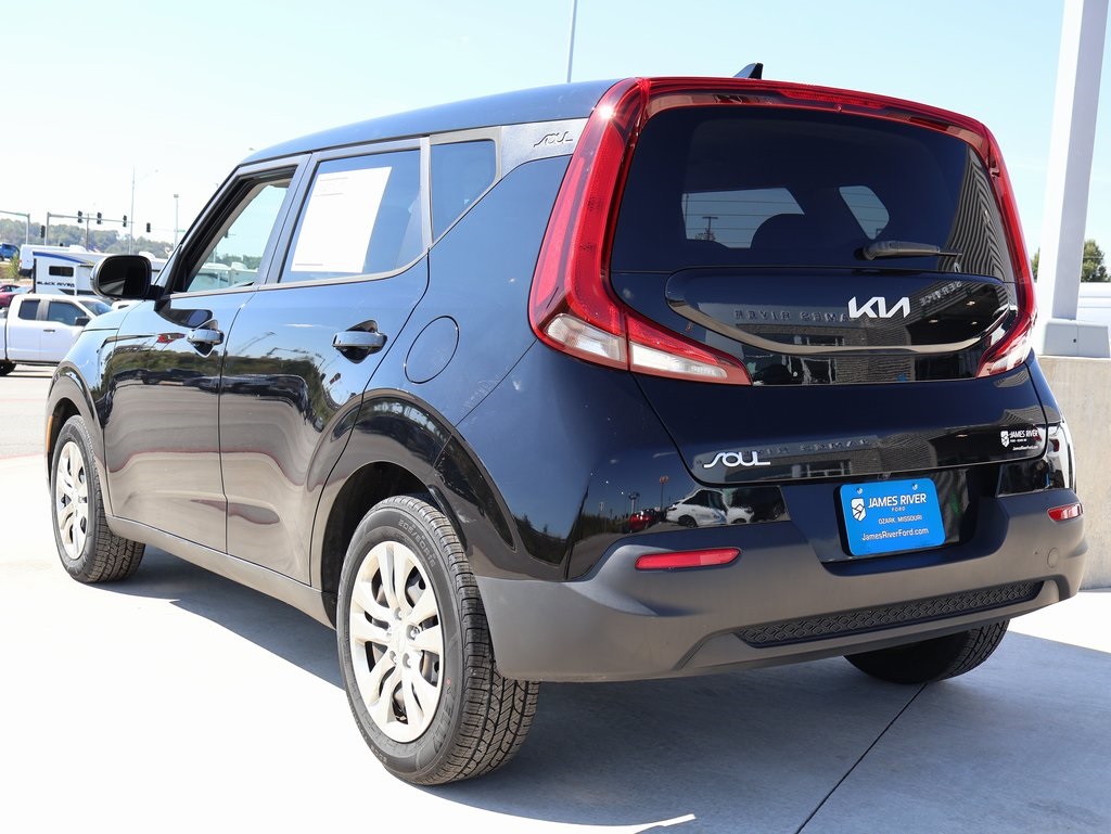 2022 Kia Soul LX photo 2