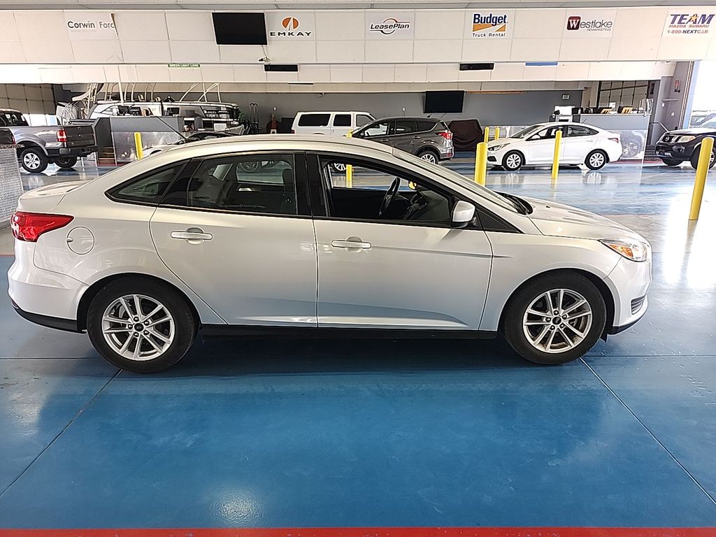 2018 Ford Focus SE photo 7