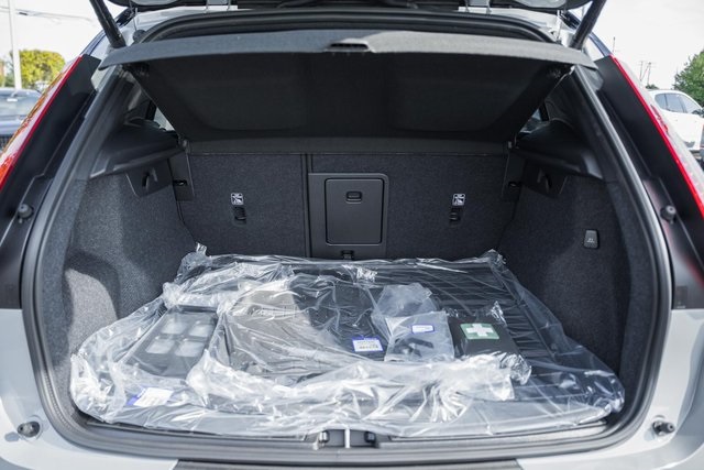 2026 Volvo XC40 photo 9