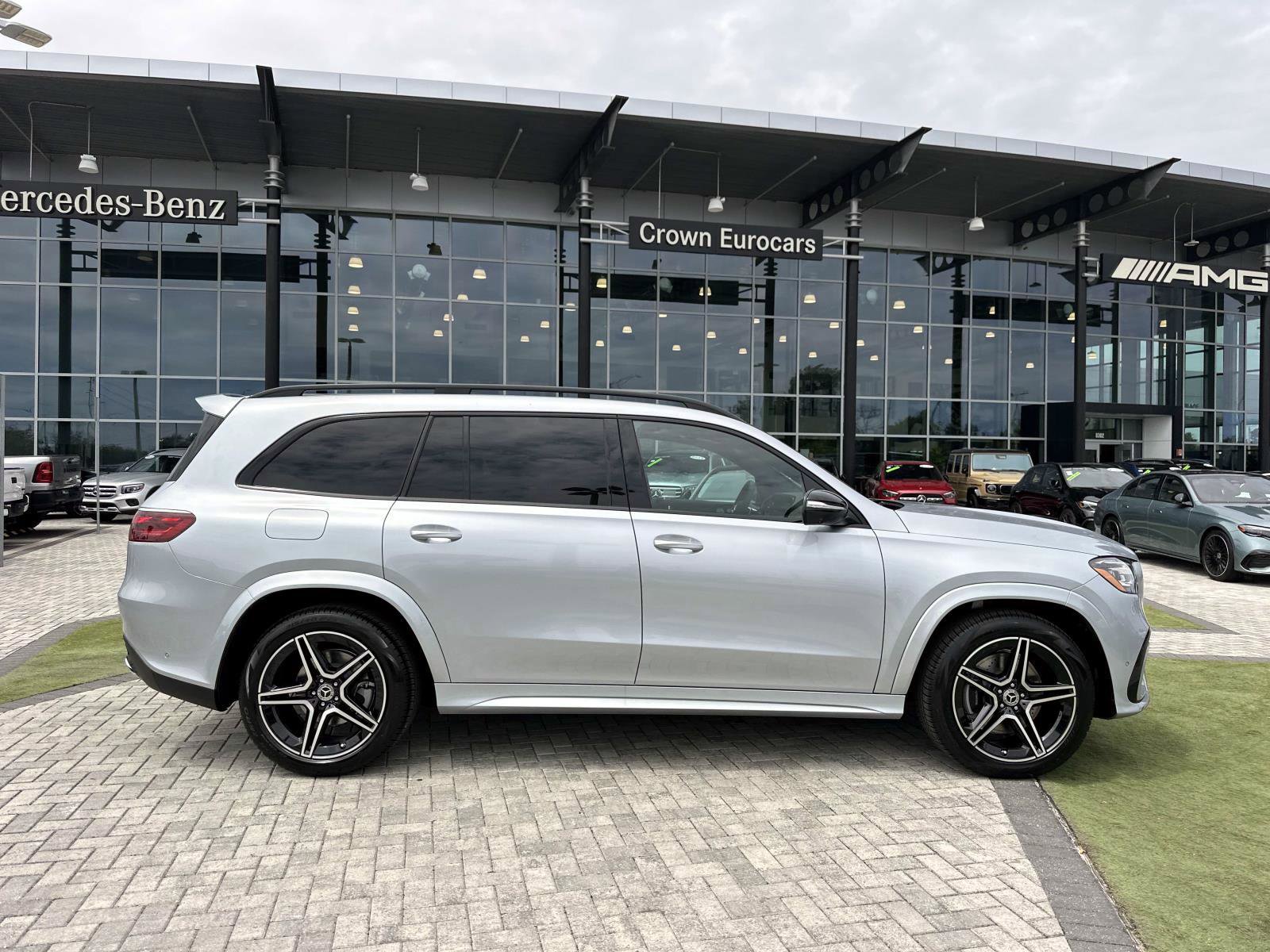 2026 Mercedes Benz GLS 450 4MATIC photo 3
