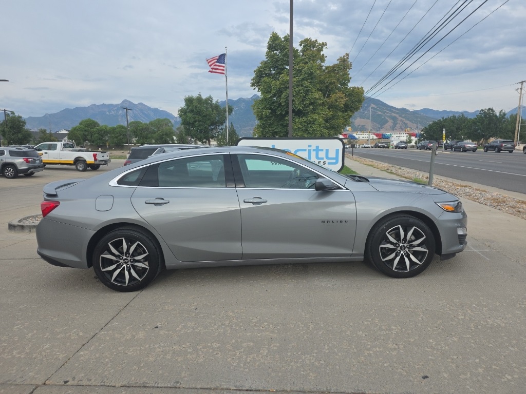 2023 Chevrolet Malibu RS photo 2