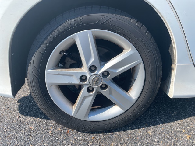 2013 Toyota Camry SE photo 3