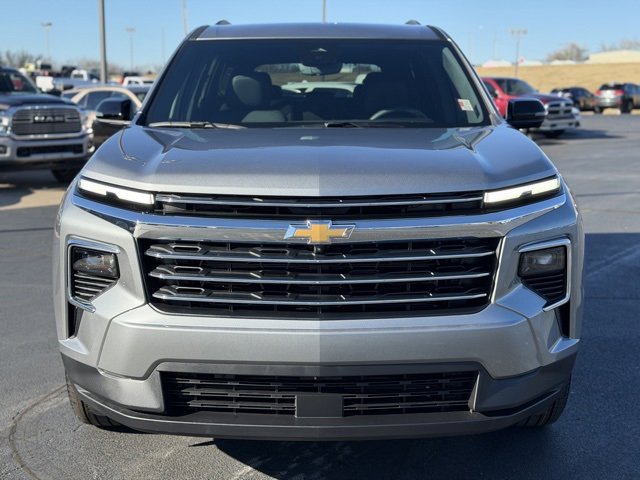 2026 Chevrolet Traverse photo 2