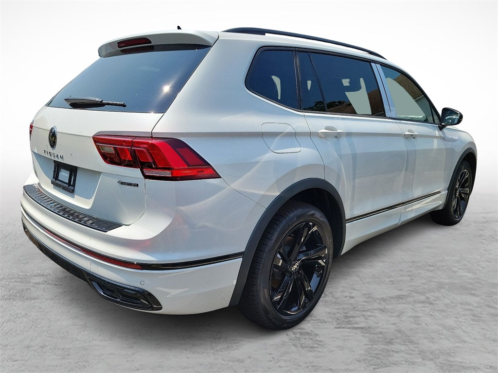 2024 Volkswagen Tiguan SE R-Line Black photo 4