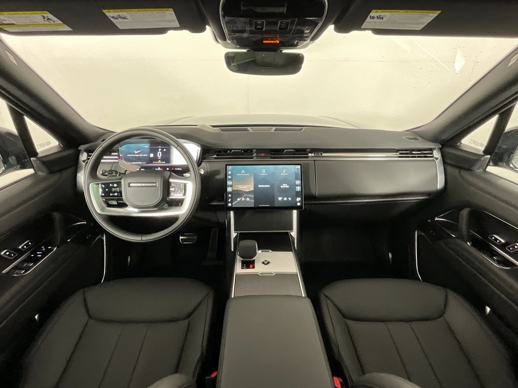 2025 Land Rover Range Rover SE photo 3