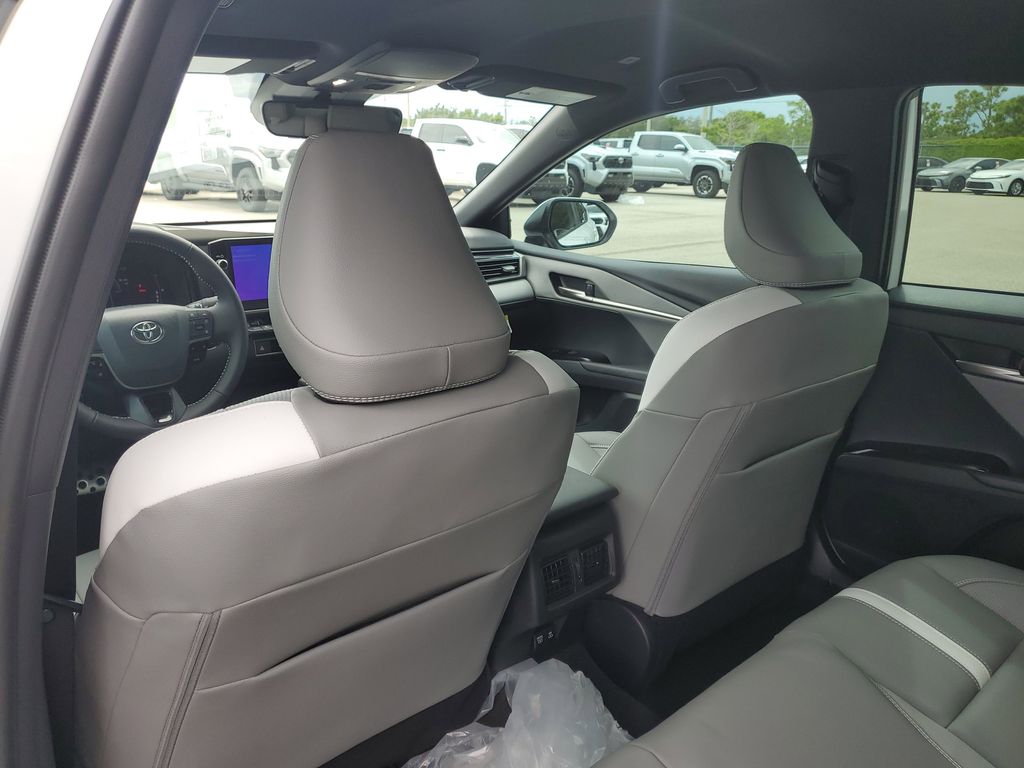 2025 Toyota Camry SE photo 16
