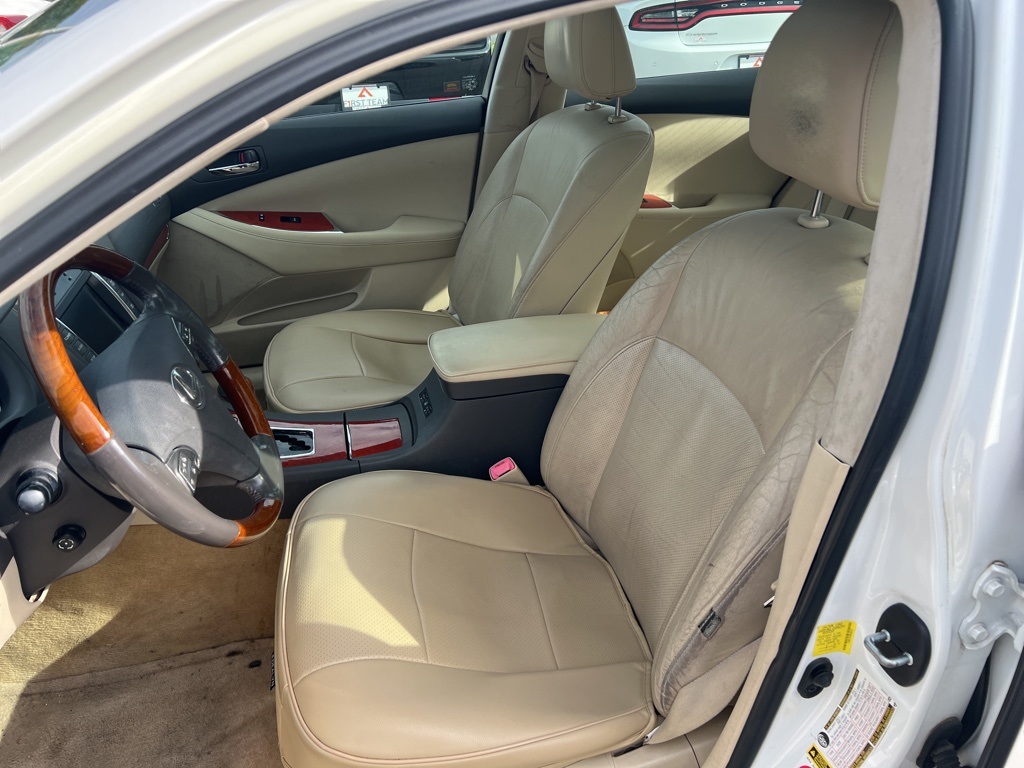 2011 Lexus ES 350 photo 11