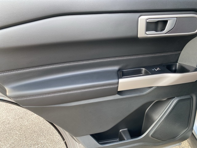2023 Ford Explorer XLT photo 25
