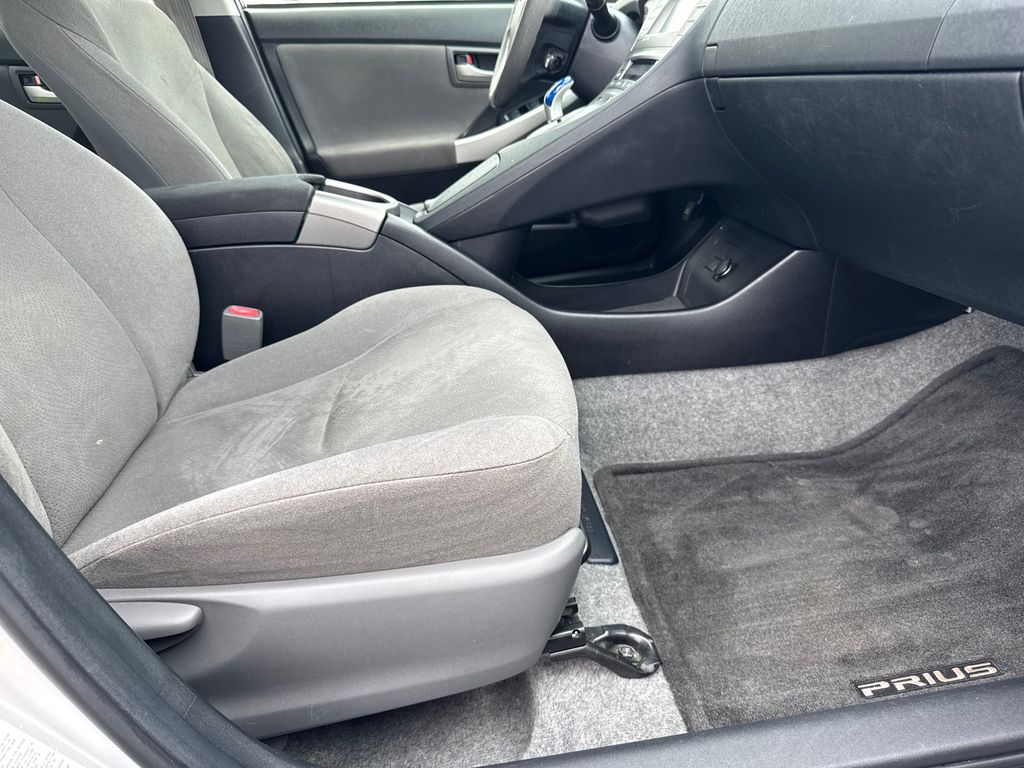 2015 Toyota Prius Four photo 13