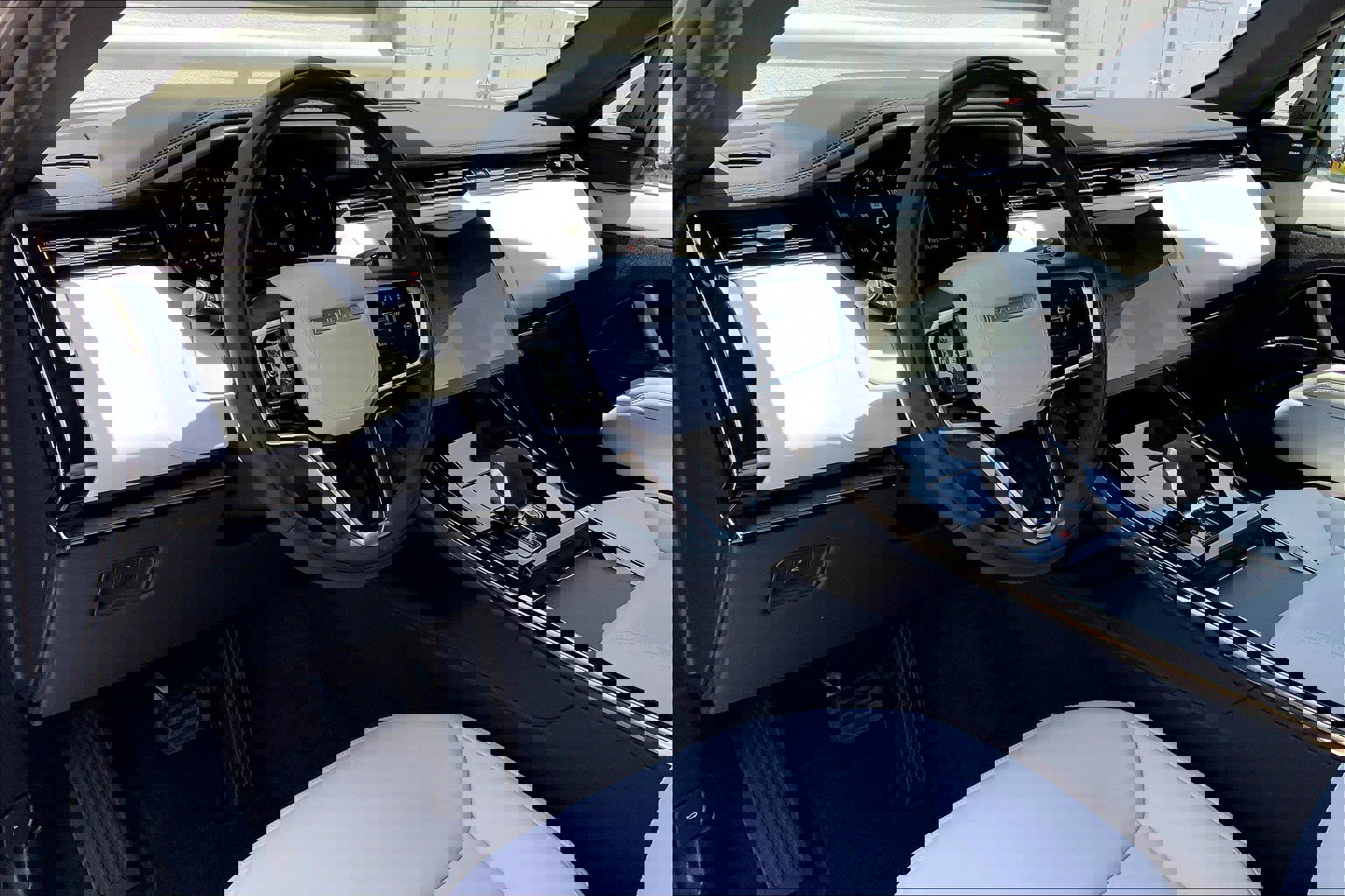 2025 Land Rover Range Rover Sport P360 S photo 4