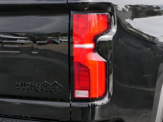 2026 Chevrolet Silverado High Country photo 4