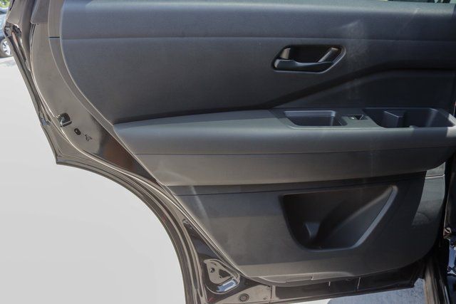 2025 Nissan Pathfinder S photo 21