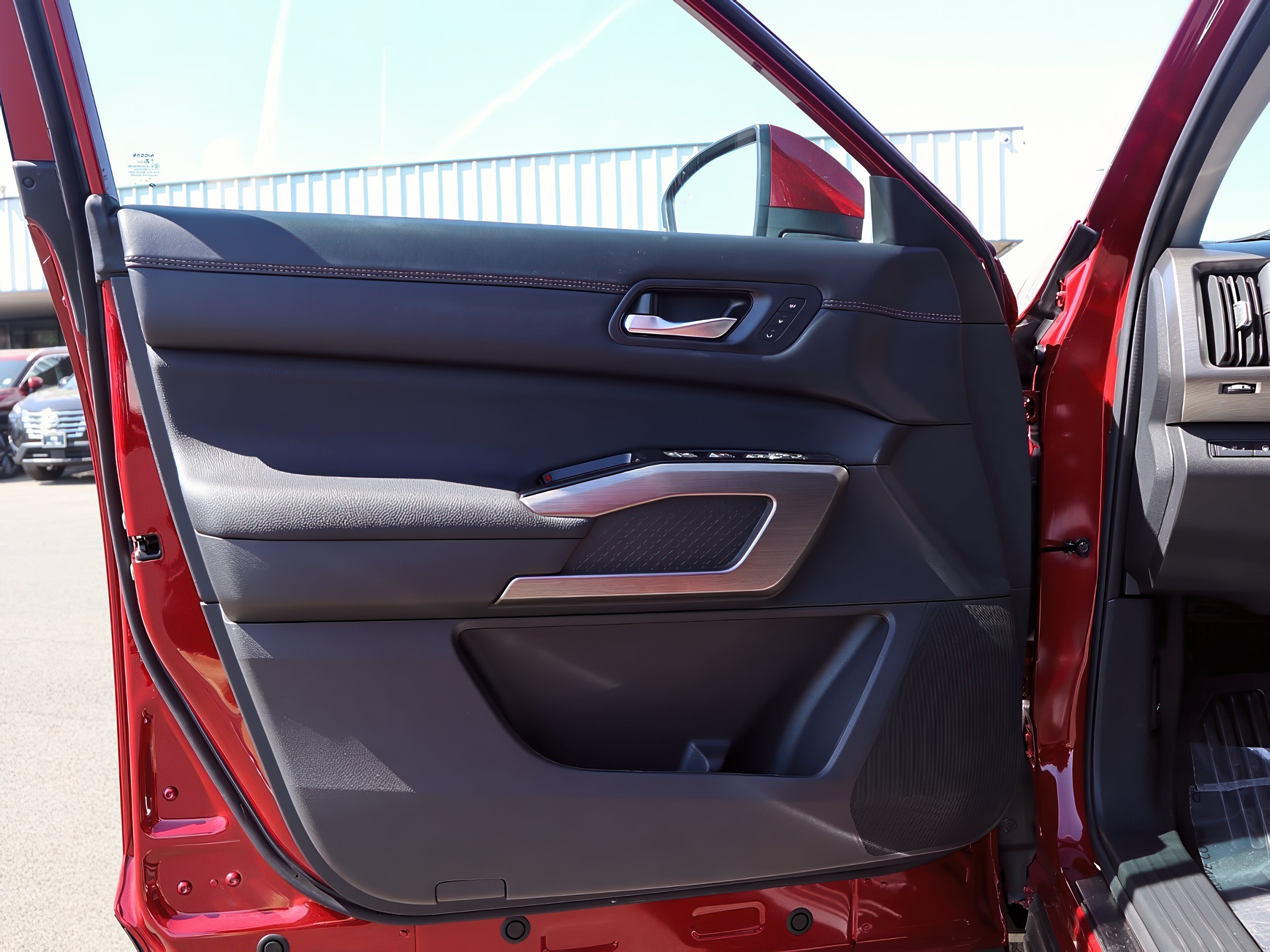2025 Nissan Pathfinder Platinum photo 8