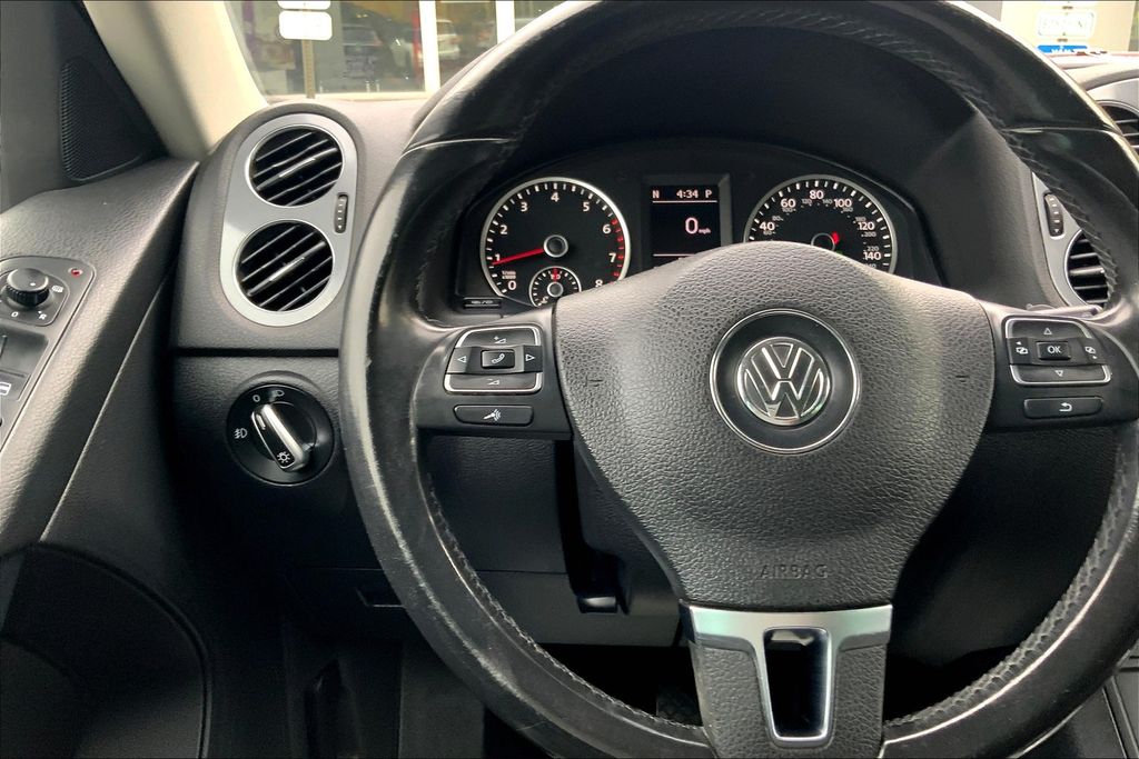 2014 Volkswagen Tiguan SE photo 18