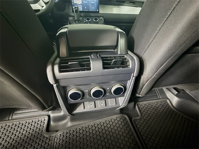 2025 Land Rover Defender 110 S photo 18
