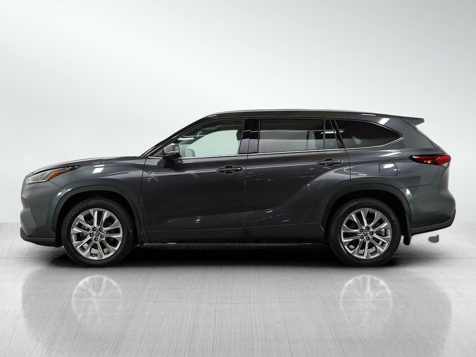 Used 2023 Toyota Highlander L with VIN 5TDKDRBH9PS006603 for sale in Bloomington, Minnesota