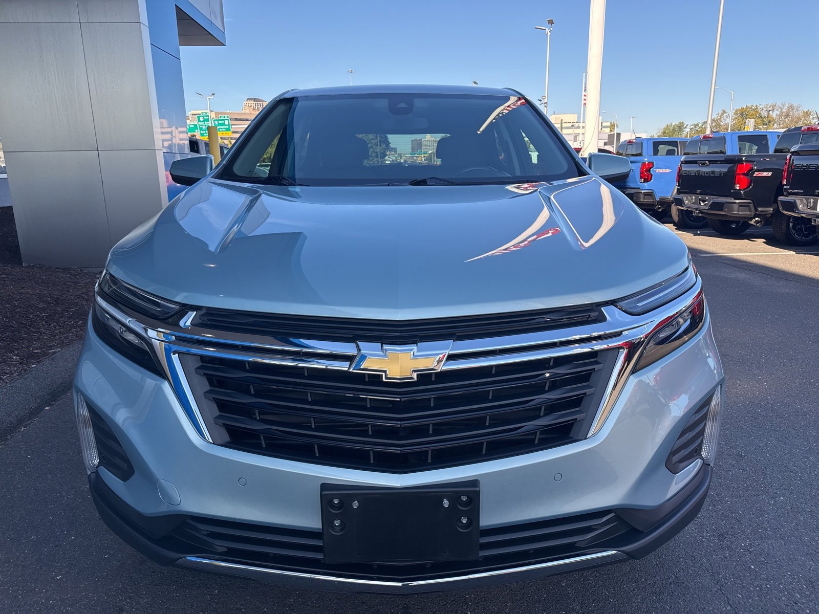 2022 Chevrolet Equinox LT photo 3