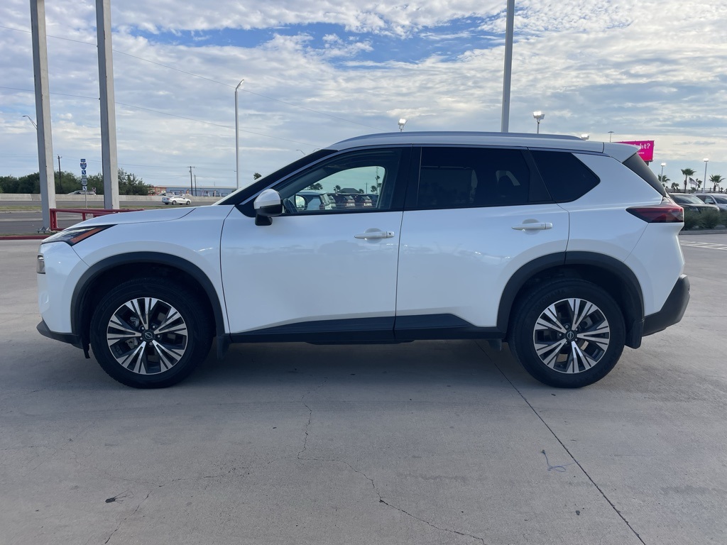 2022 Nissan Rogue SV photo 2