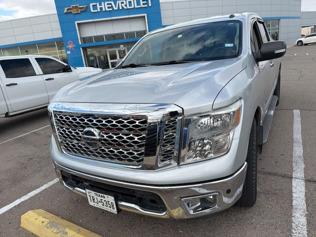 2019 Nissan Titan SV photo 3