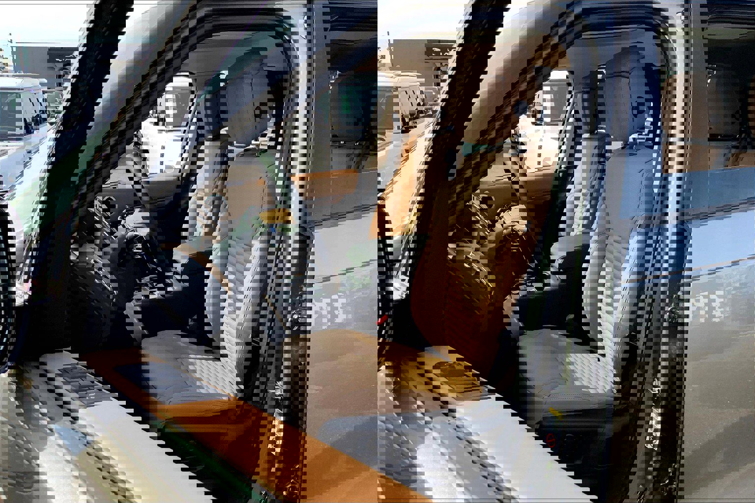 2025 Land Rover Discovery Metropolitan Edition photo 8