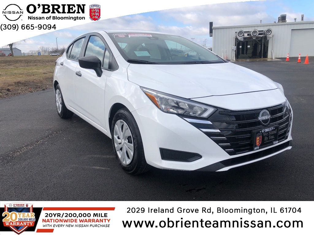 2025 Nissan Versa S's photo