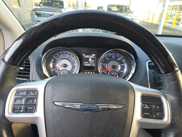 2015 Chrysler Town & Country Limited photo 15