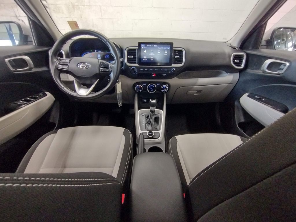 2023 Hyundai Venue SEL photo 29