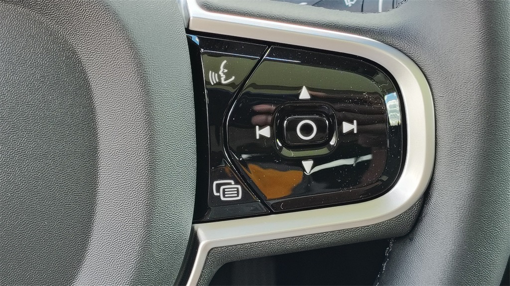 2026 Volvo XC60 B5 Plus photo 16