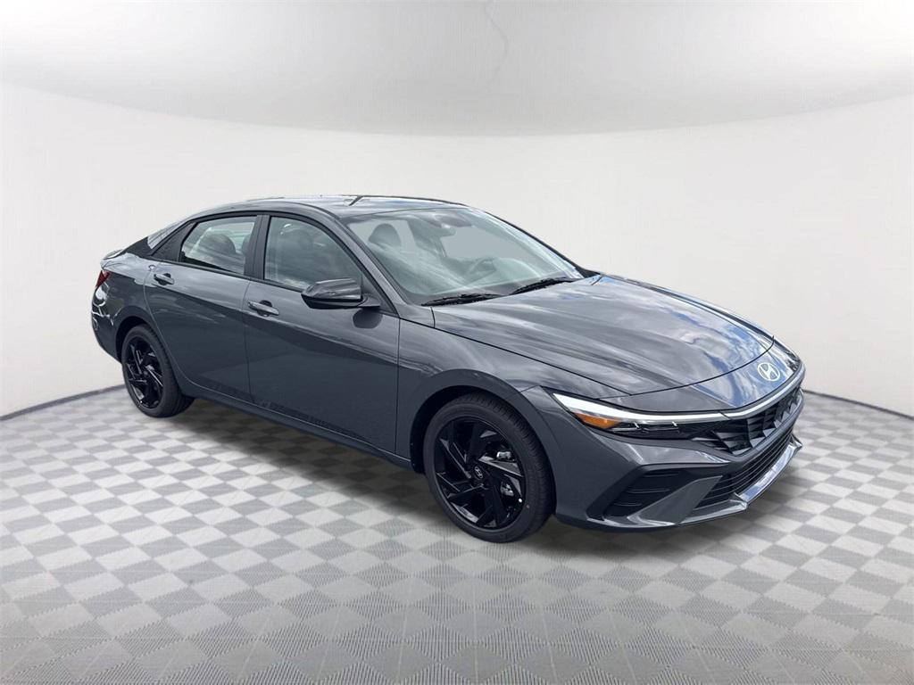 2026 Hyundai Elantra SEL Sport photo 3