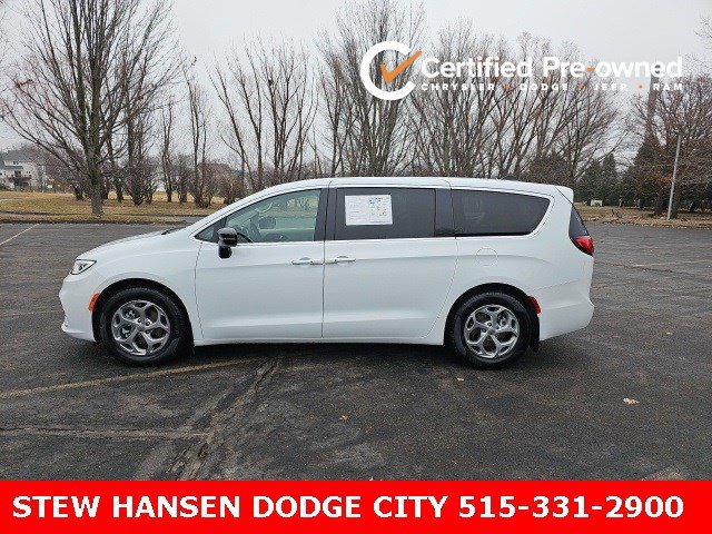 2024 Chrysler Pacifica Limited's photo