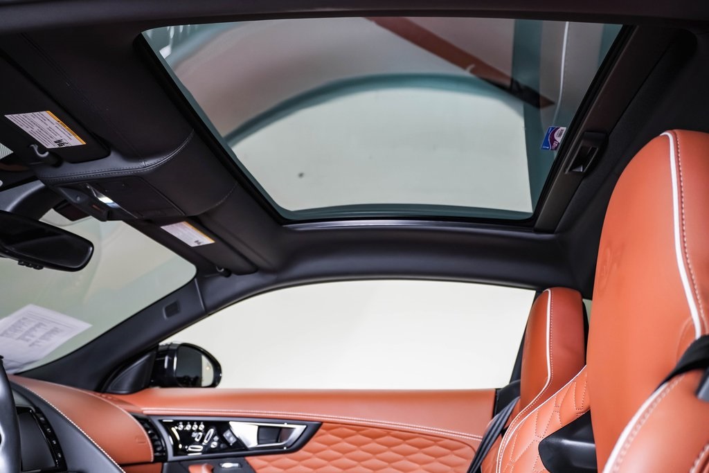 2017 Jaguar F-TYPE SVR photo 16