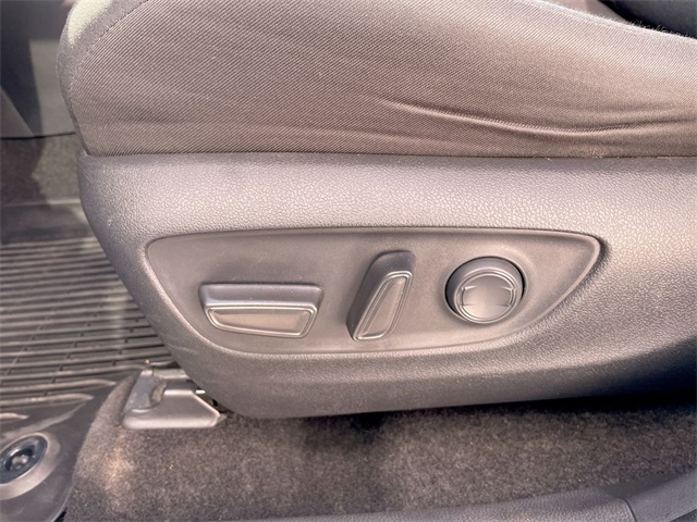 2023 Toyota RAV4 XLE photo 3