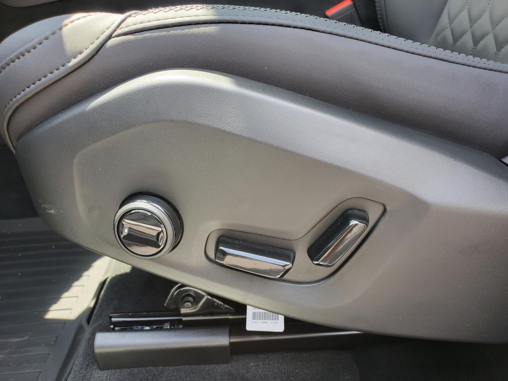2026 Volvo XC60 B5 Plus photo 6