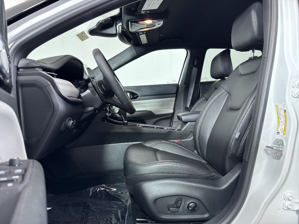 2025 Jeep Compass Limited photo 4