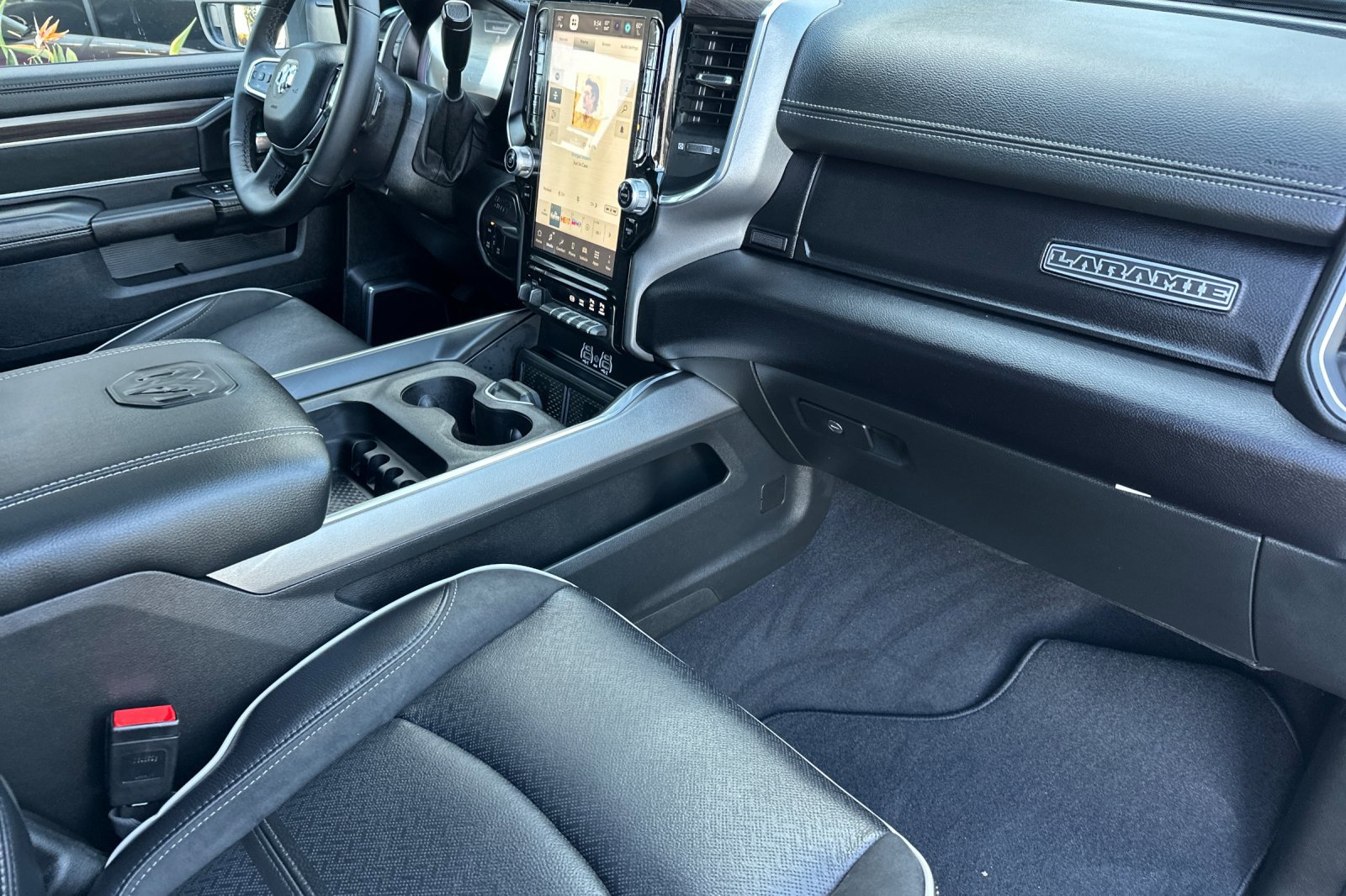 2025 Toyota RAV4 Laramie photo 12