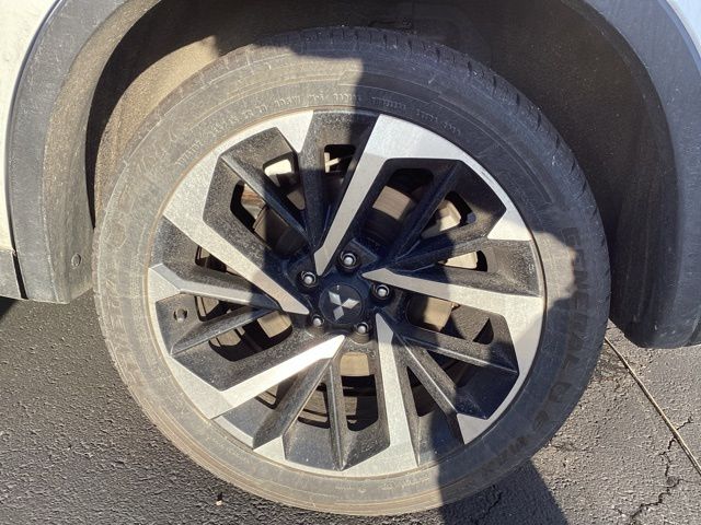 2022 Mitsubishi Outlander ES photo 3