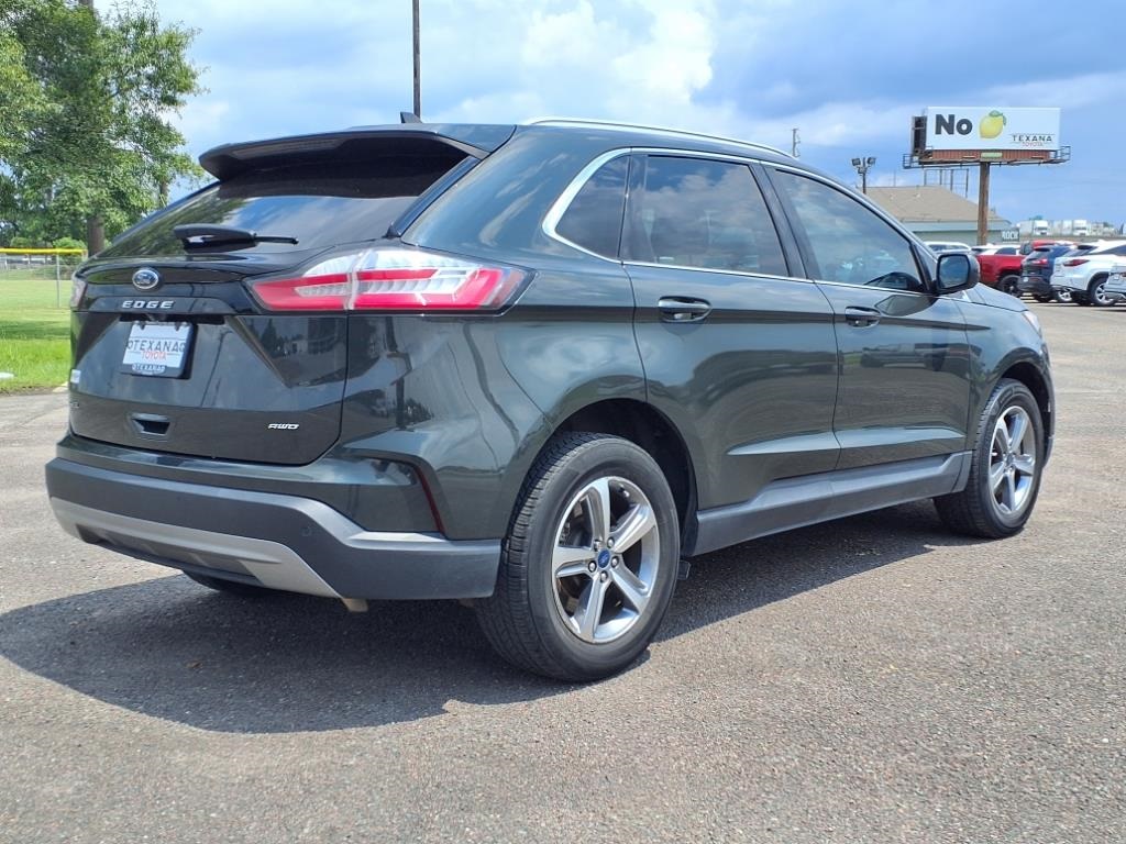 2022 Ford Edge SEL photo 2
