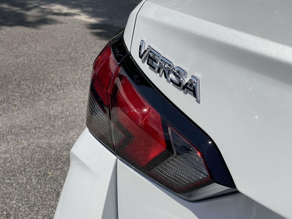 2025 Nissan Versa SV photo 8