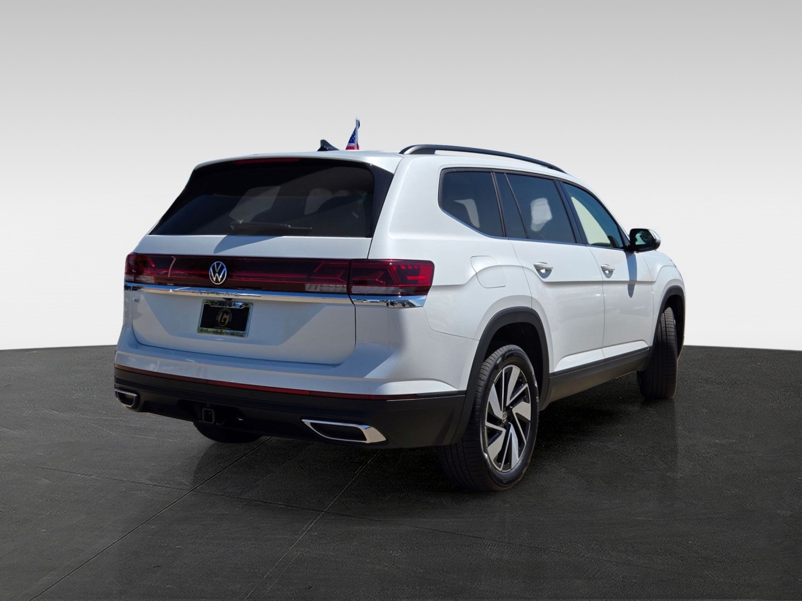 2026 Volkswagen Atlas SE Technology photo 2